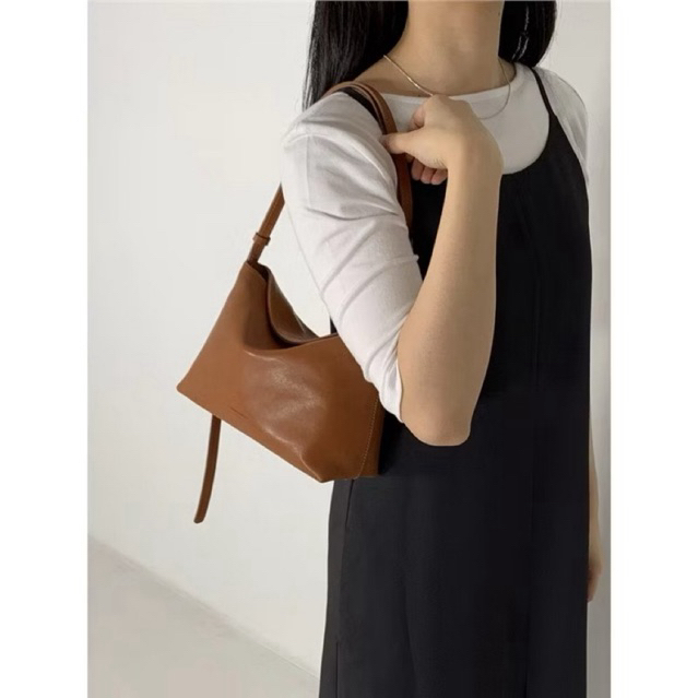 BUCKS AND LEATHER MAGNET