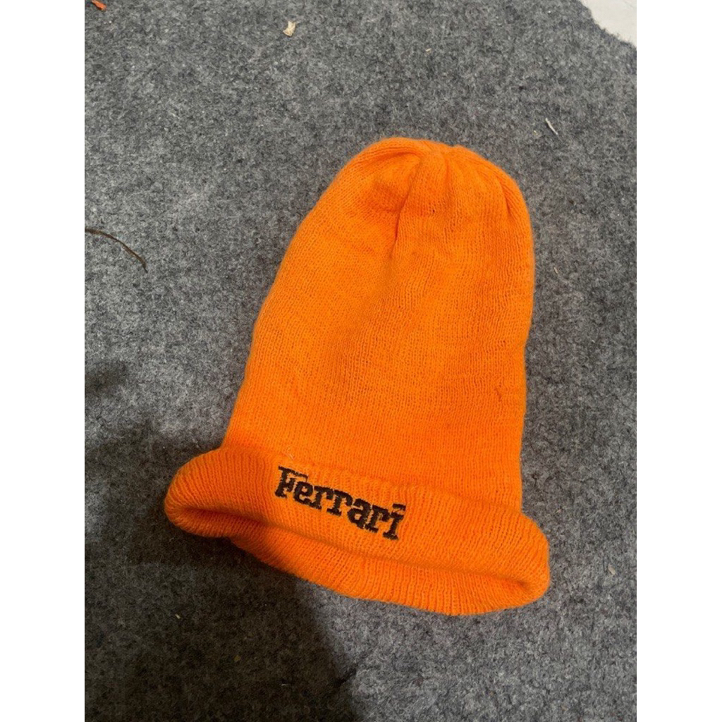 topi ferrari orange