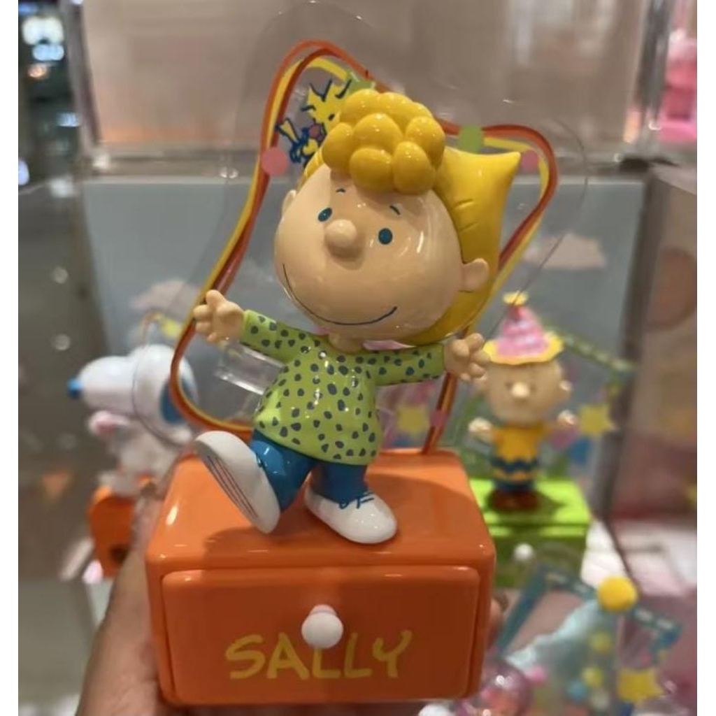 figure Sally teman snoopy
