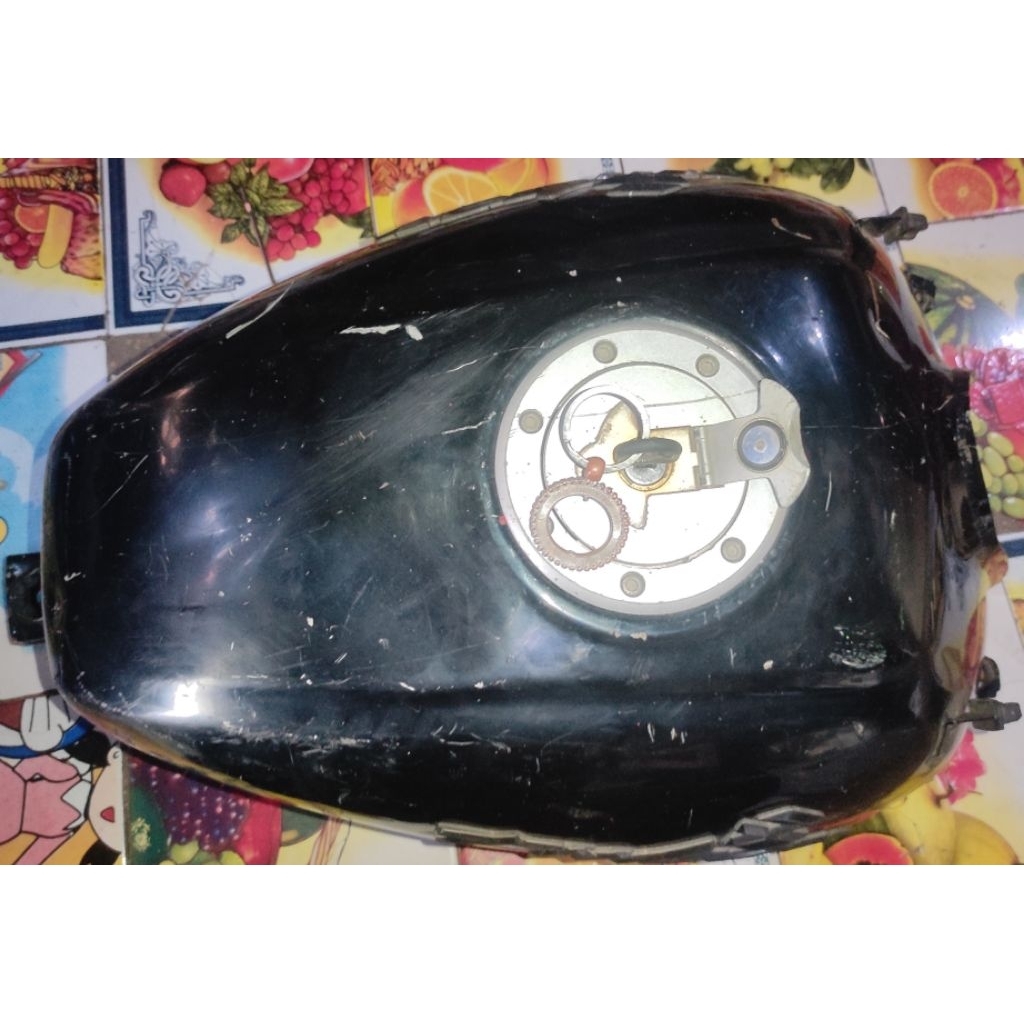 TANGKI TENGKI BENSIN BAJAJ PULSAR 180 CC PNP 220 CC  SET KOMPLIT DENGAN KRAN AMPER TUTUP TENGKI ASLI