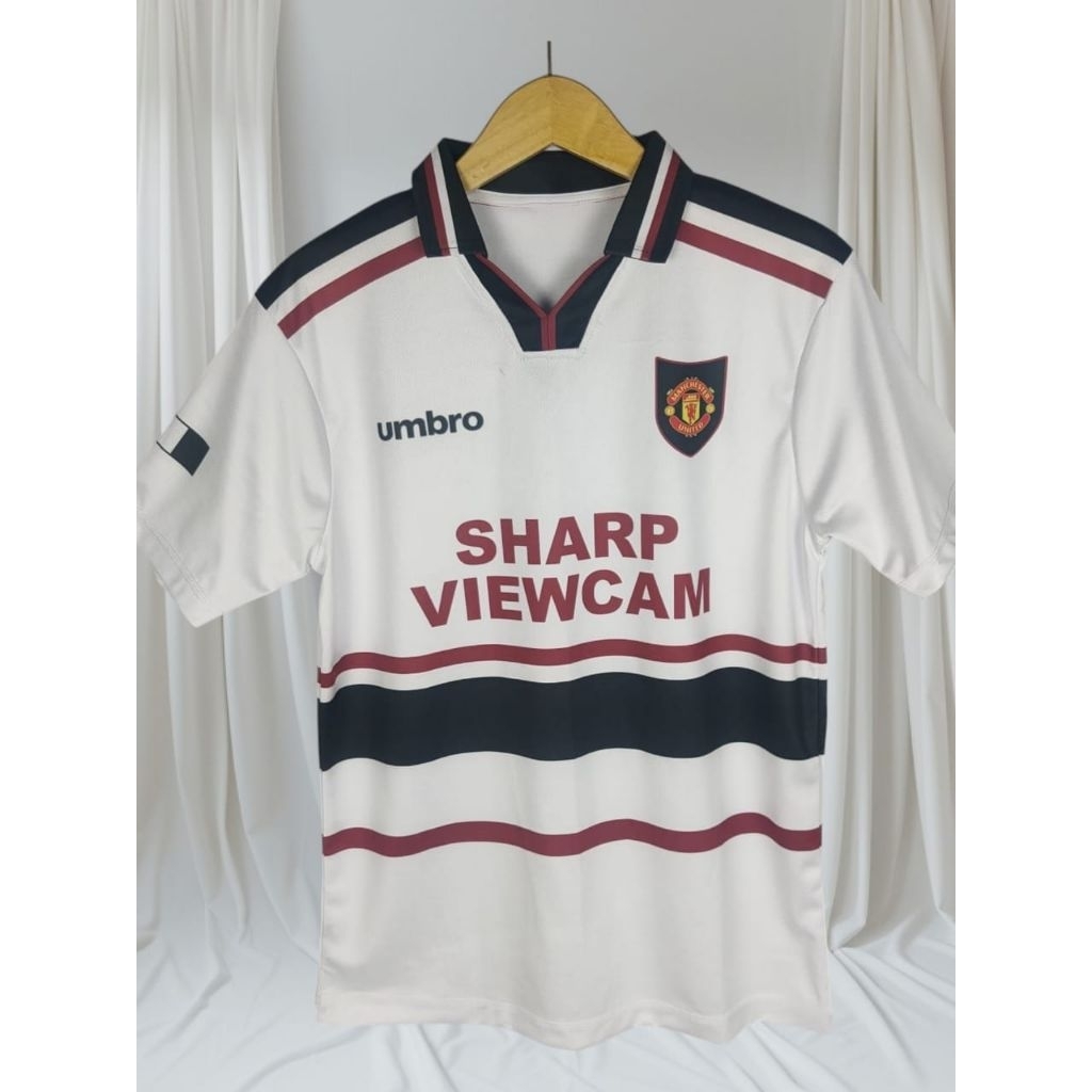 jersey MU vintage terbaru 2022/2023