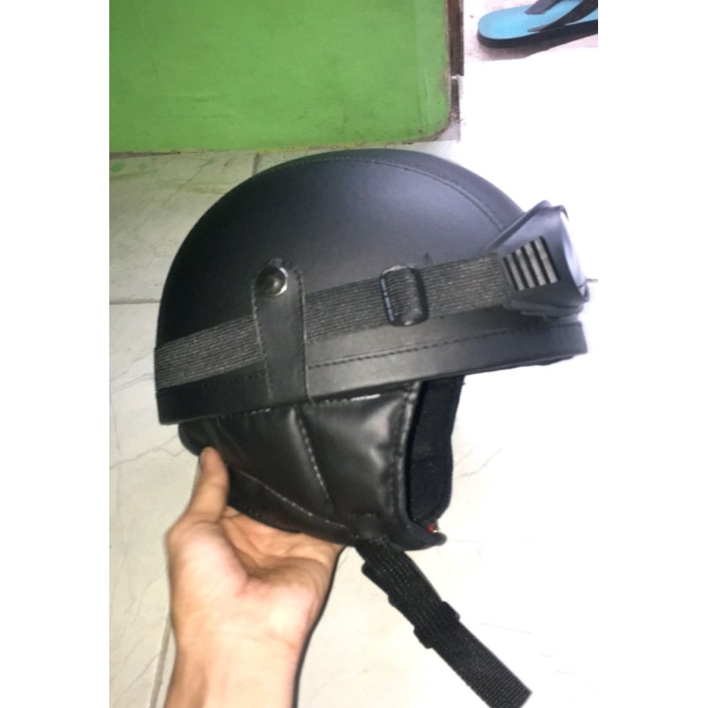 Helm Retro Klasik