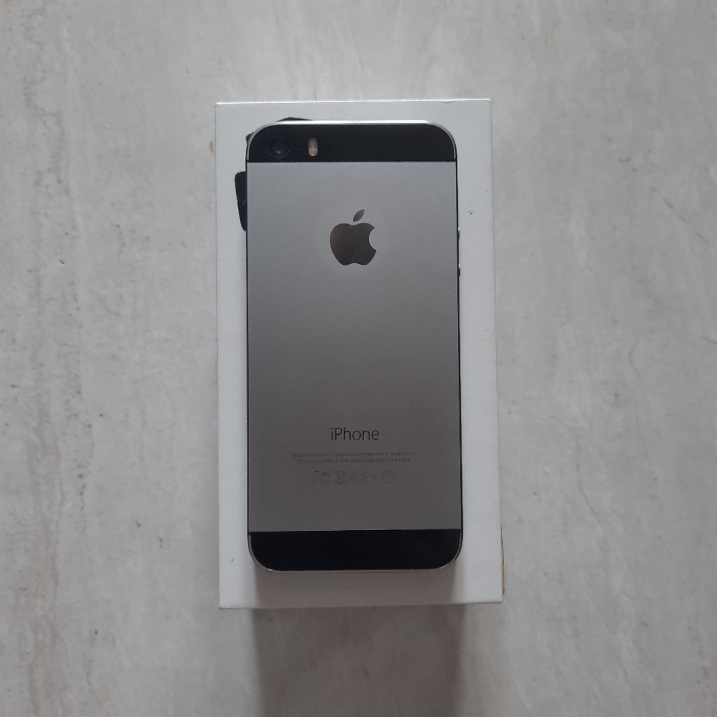 Apple iphone 5s fullset (minus restart tidak bisa ke menu)