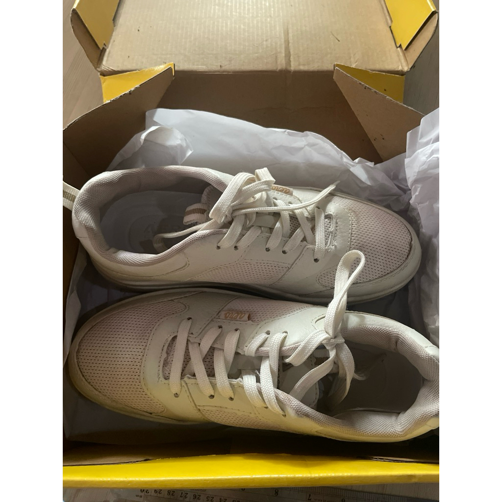 preloved sneakers aerostreet evelyn