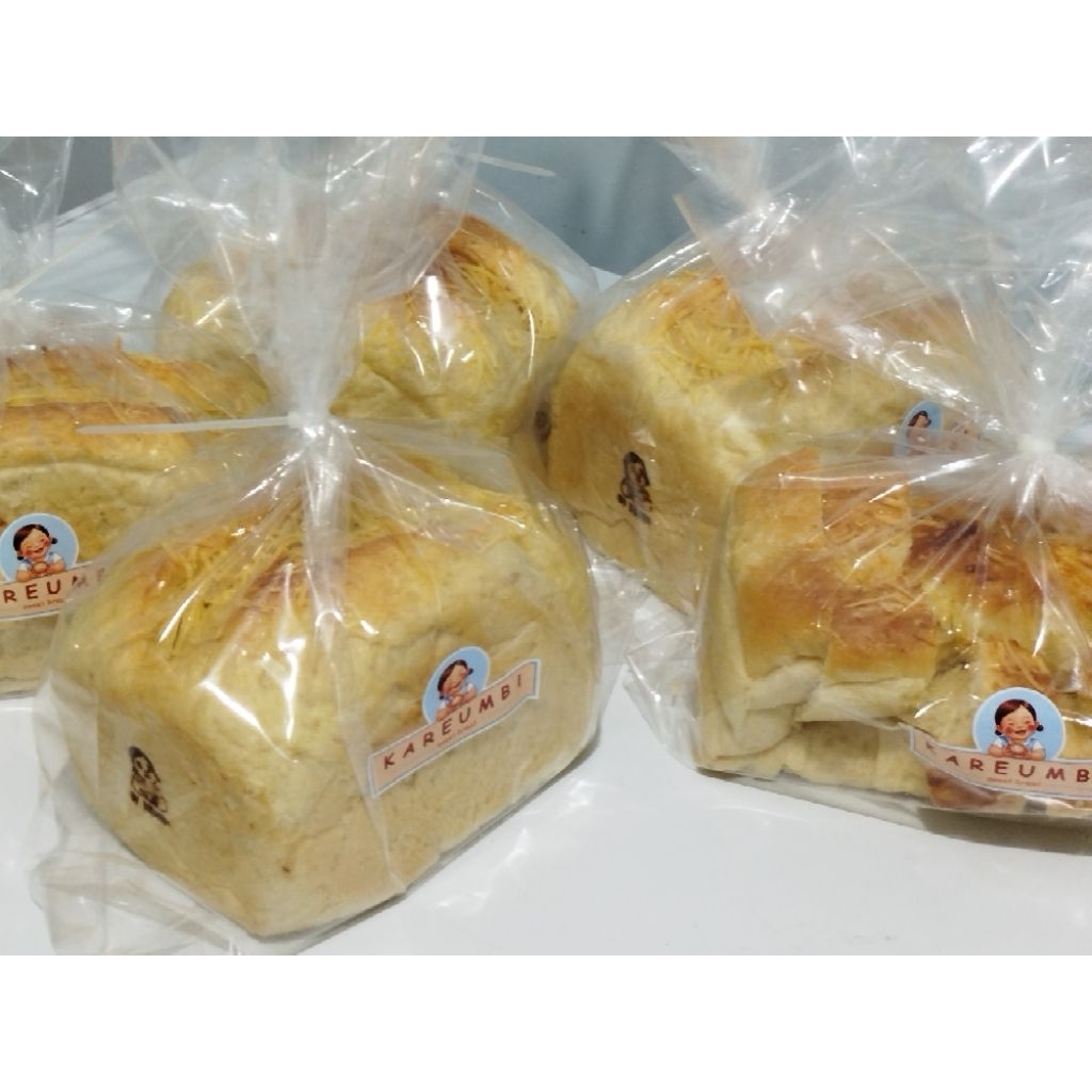 

Roti Bantal Keju - Roti Tawar Isi Keju - Roti Keju Kareumbi ; berat:350gr