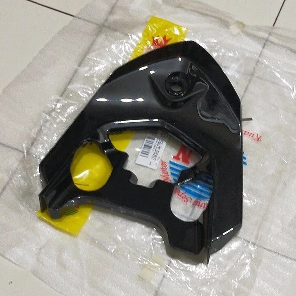 Cover RR Center Tail Sambungan Body Belakang Vario Techno 125 Fi KZR Hitam Non Original