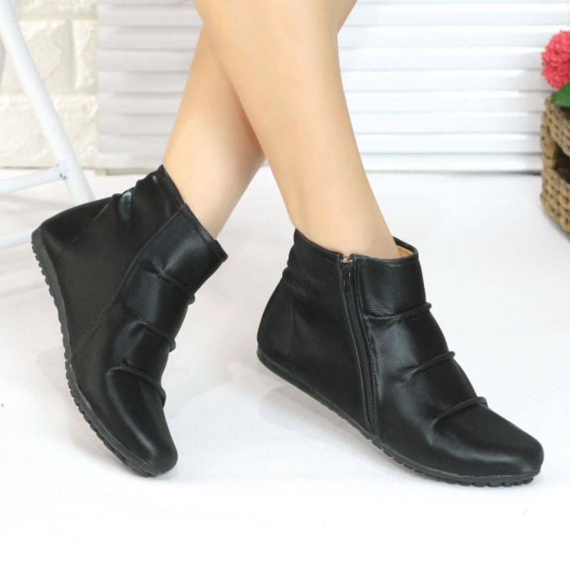 Boots Flat Wanita / Boots Wanita Tanpa Hak Sol Karet
