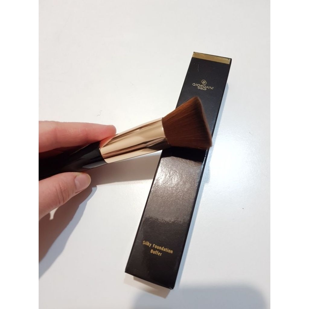 Giordani Gold Silky Foundation Buffer
