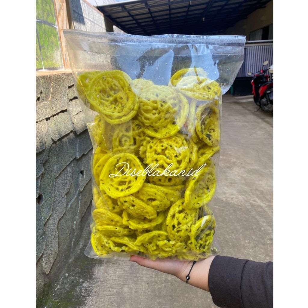 

Kerupuk mie kerupuk ciplok kerupuk original daun jeruk kemasan 1kg