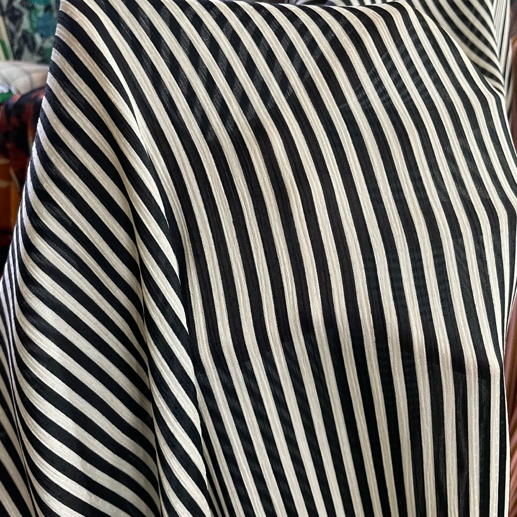 kain yoryu silk motif salur premium - ukuran 0,5cm - hitam putih - kain silk original - kain satin s