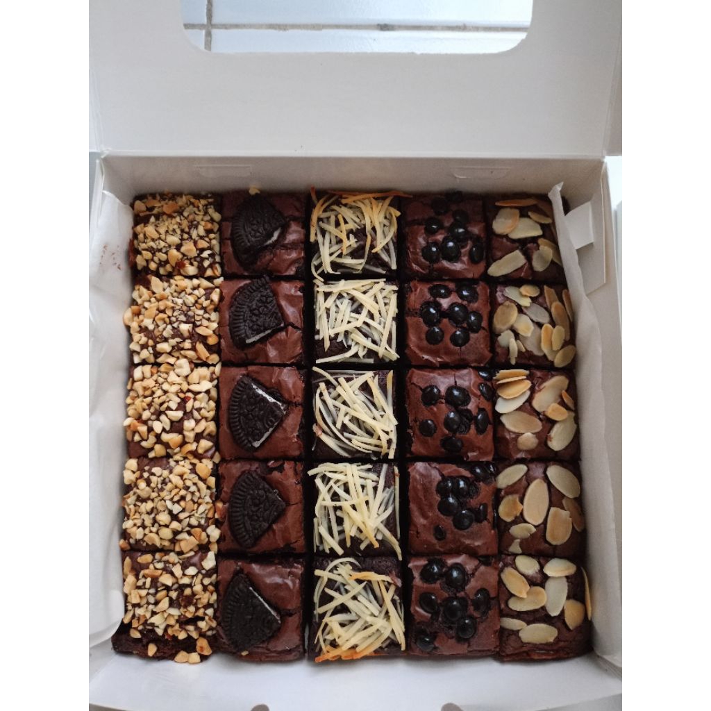 

Fudgy Brownies Size 20x20 Full Topping || Brownies Panggang Coklat || Brownies Topping Sekat 25