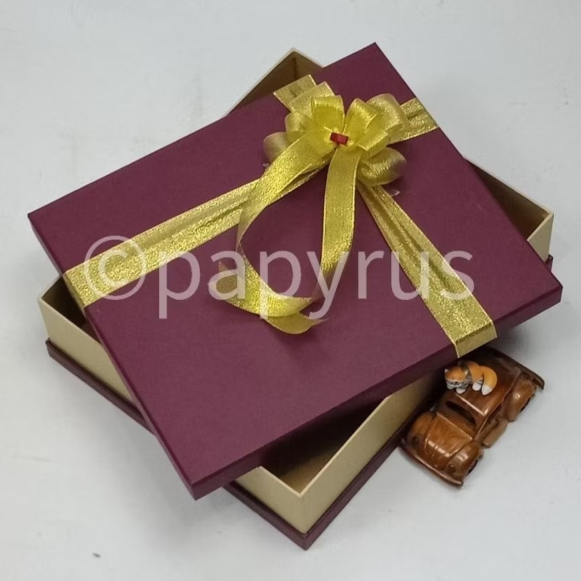

PAPYRUS Sandwich 30x35 Tinggi 8cm Kotak Kado Gift Box Hadiah V1