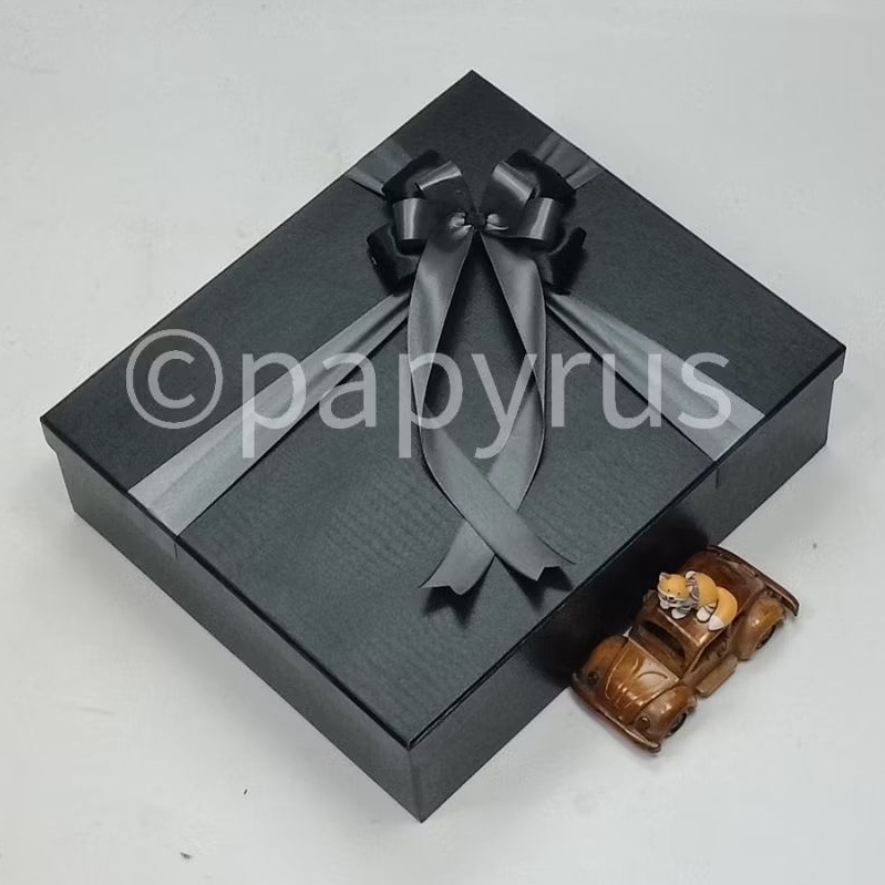 

PAPYRUS 30x35 Tinggi 10cm Kotak Kado Gift Box Hardbox Hampers V3