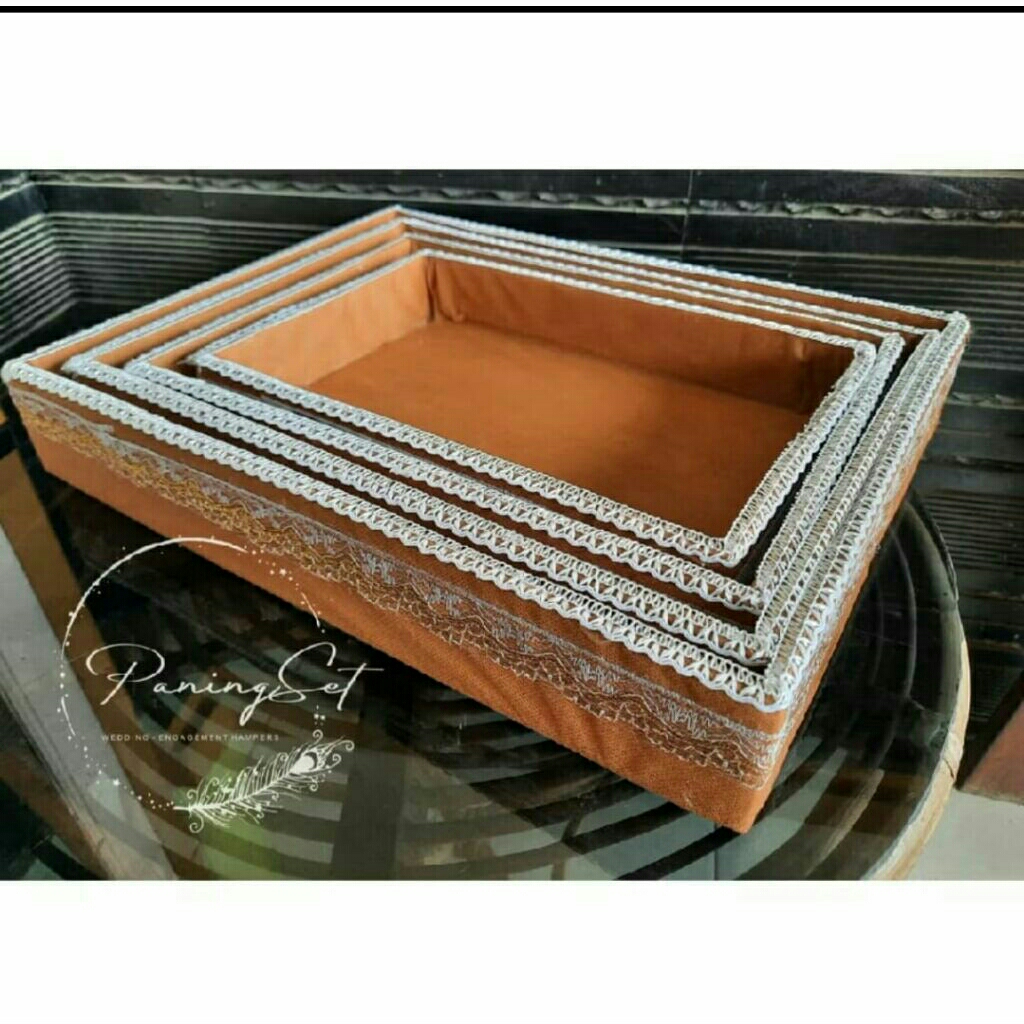 

Kotak parsel untuk seserahan pernikahan