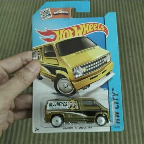 hot wheels 77 custom Dodge Van super treasure hunt mooneyes ban karet Sth ths