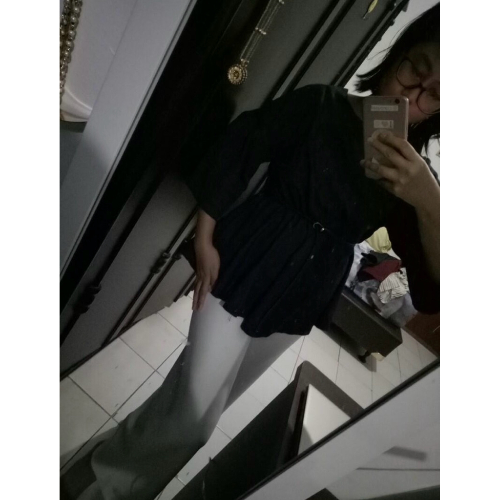 Blouse lengan terompet bekas preloved