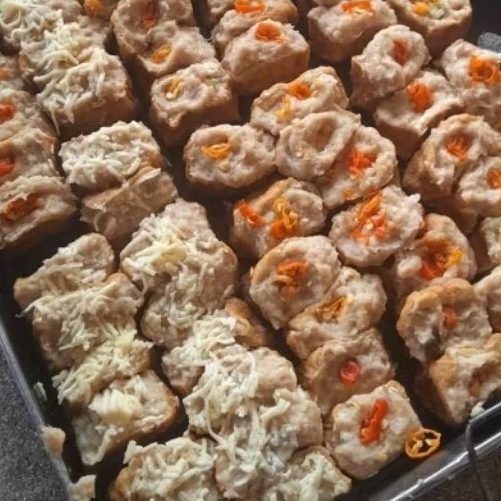 

Tahu Bakso Chili Oil Mix Aneka Rasa Frozen1 box isi 10 pcs