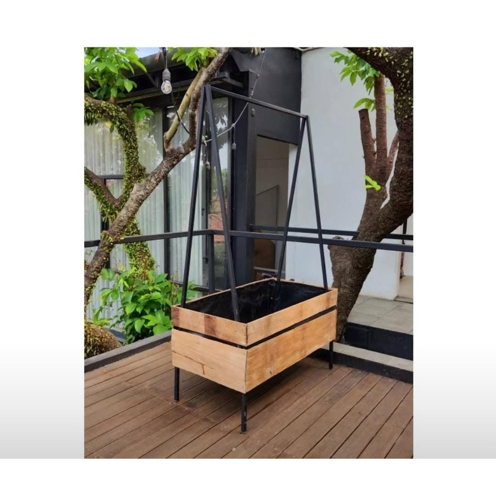 Rak Tanaman outdoor kayu