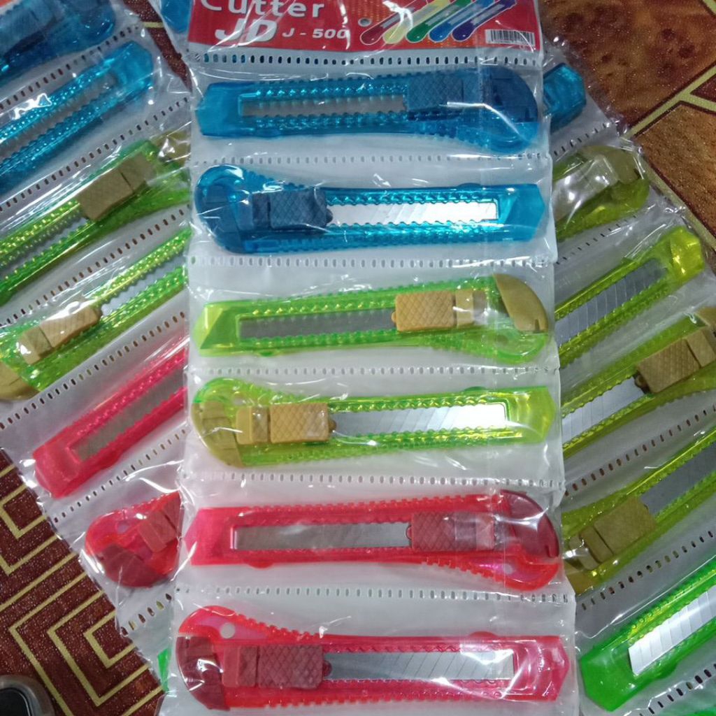 

pisau cater besar bening warna (12 pcs)