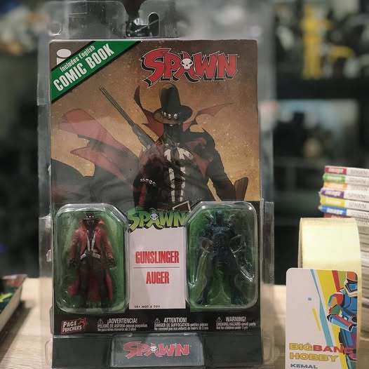 IMAGE COMICS PAGE PUNCHERS GUNSLINGER SPAWN AND AUGER ACTION FIGURE AND COMIC