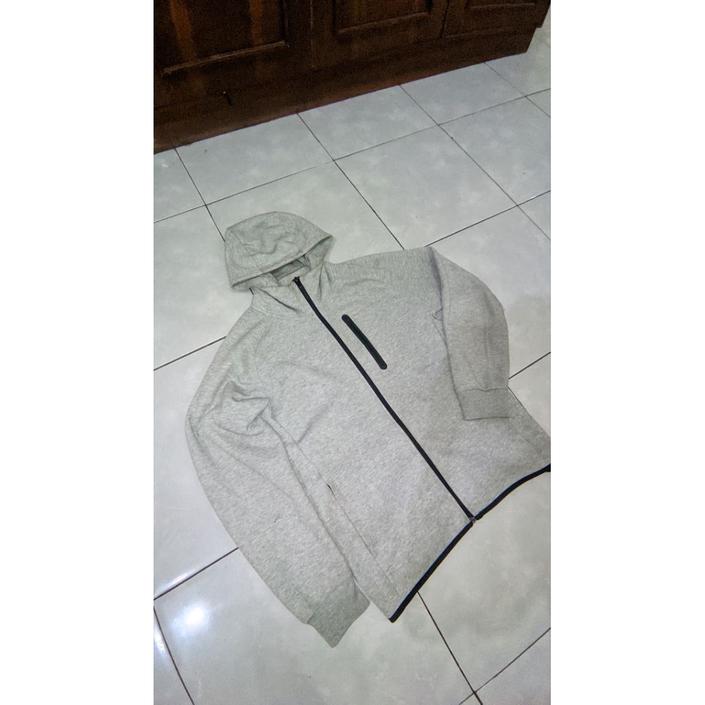 Jaket Uniqlo Tech