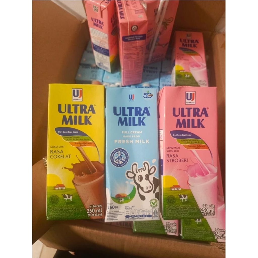 

SUSU ULTRA MILK COKLAT STRAWBERRY FULL CREAM / ULTRAMILK COKELAT FULLCREAM STROBERRY 250 ML / SUSU UHT FRESH MILK / SUSU ULTRA PROMO RASA COKLAT FULL CREAM STRAWBERRY