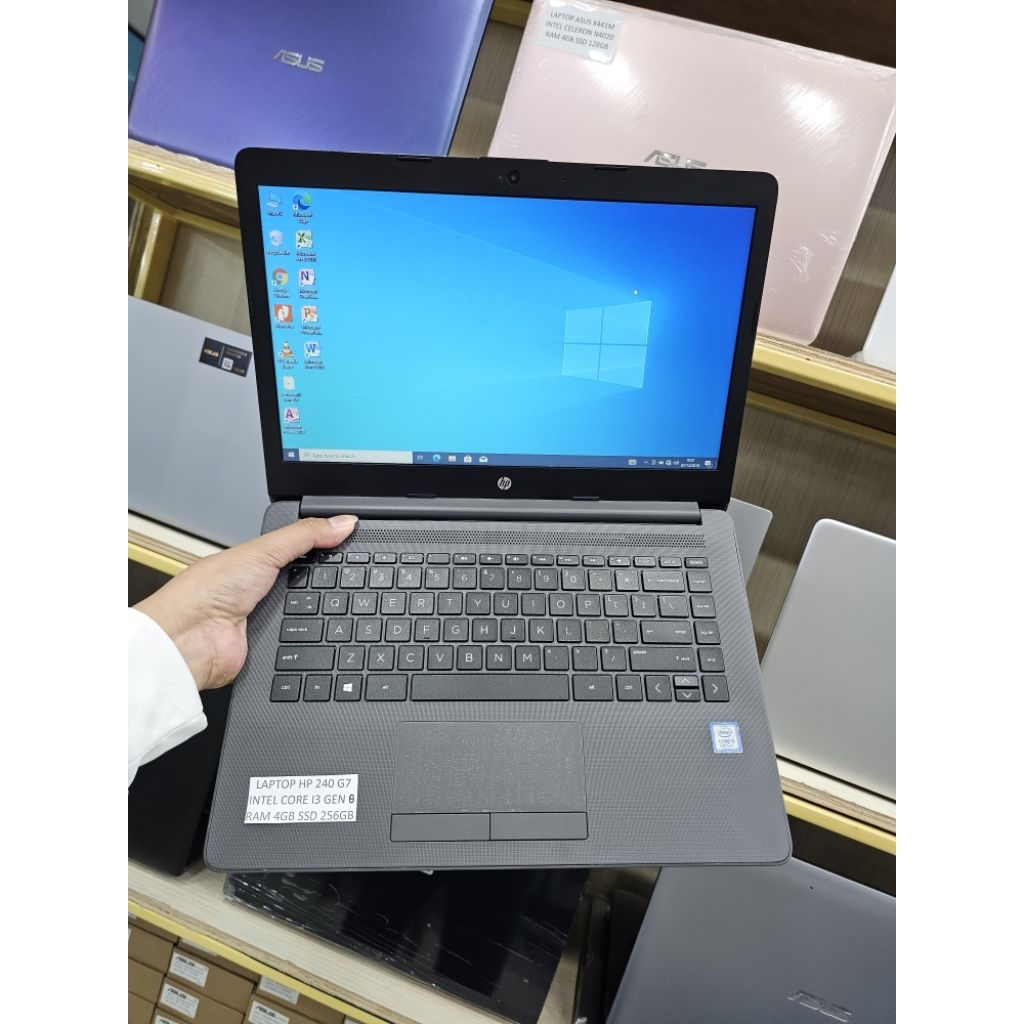 Laptop HP 240 G7 Intel Core i3-8130U RAM 4GB SSD 256GB kondisi Mulus siap pakai