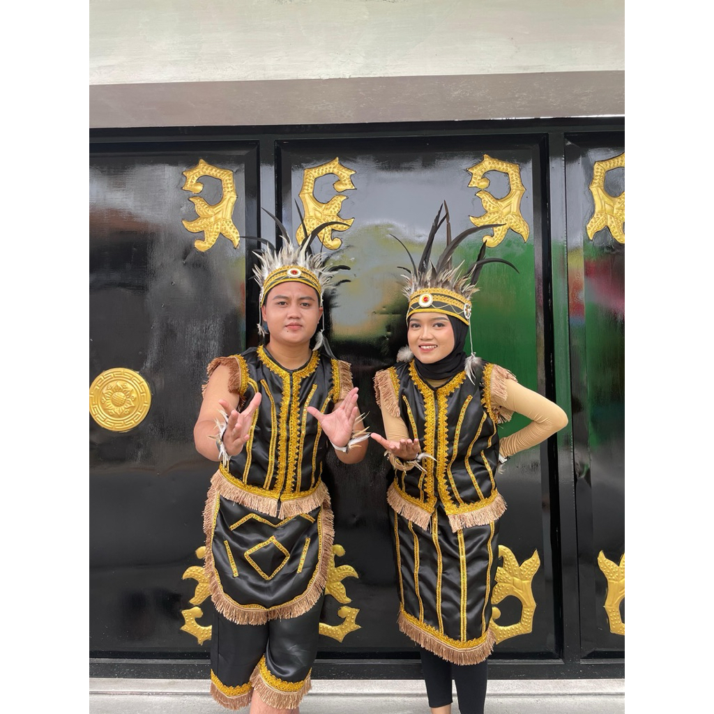 Baju Adat DAYAK/BajuadatKalimantanDayak