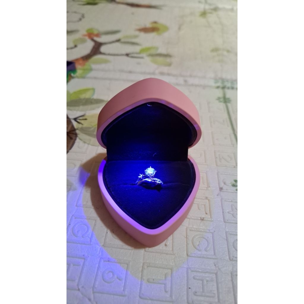 Cincin Moissanite Berlian