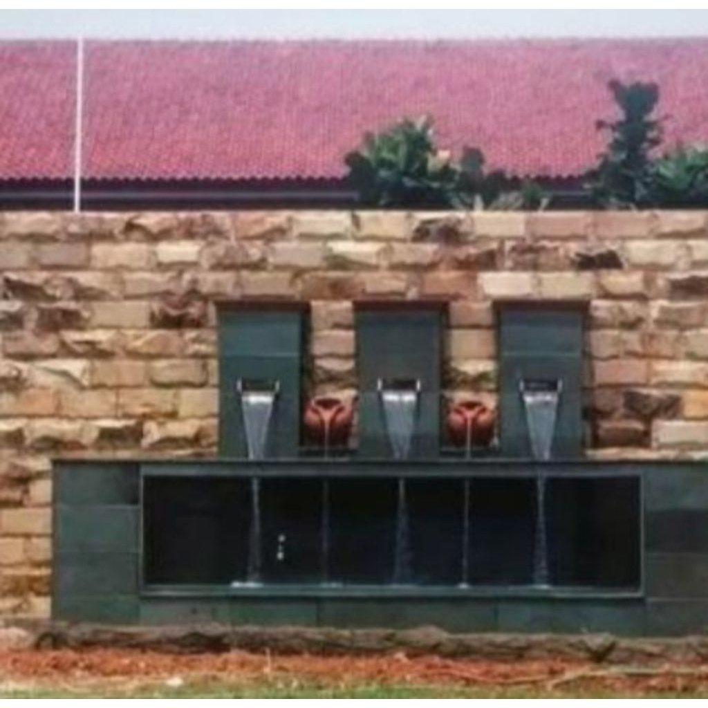 KOLAM KOI MINIMALIS MODEL KACA