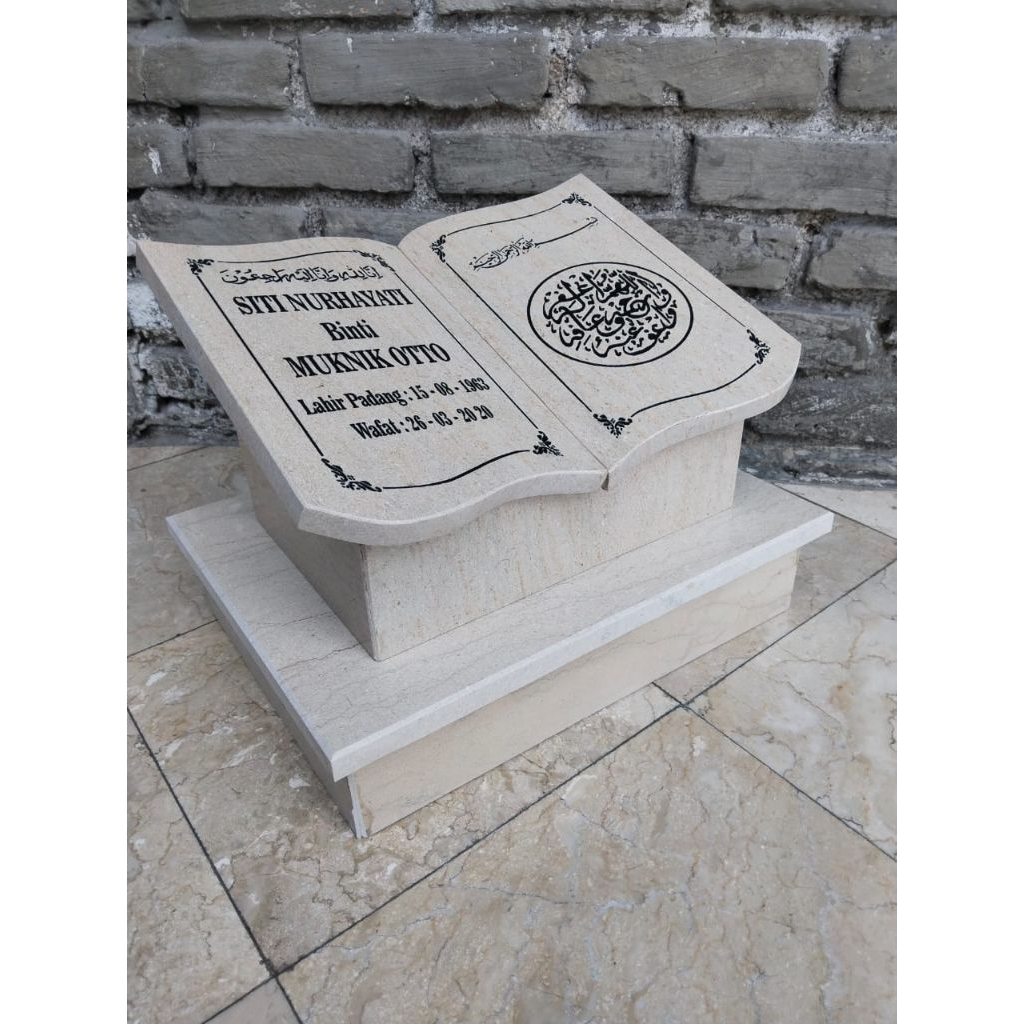 BATU NISAN MARMER DUDUKAN KEPALA UK SEDANG MODEL BUKU