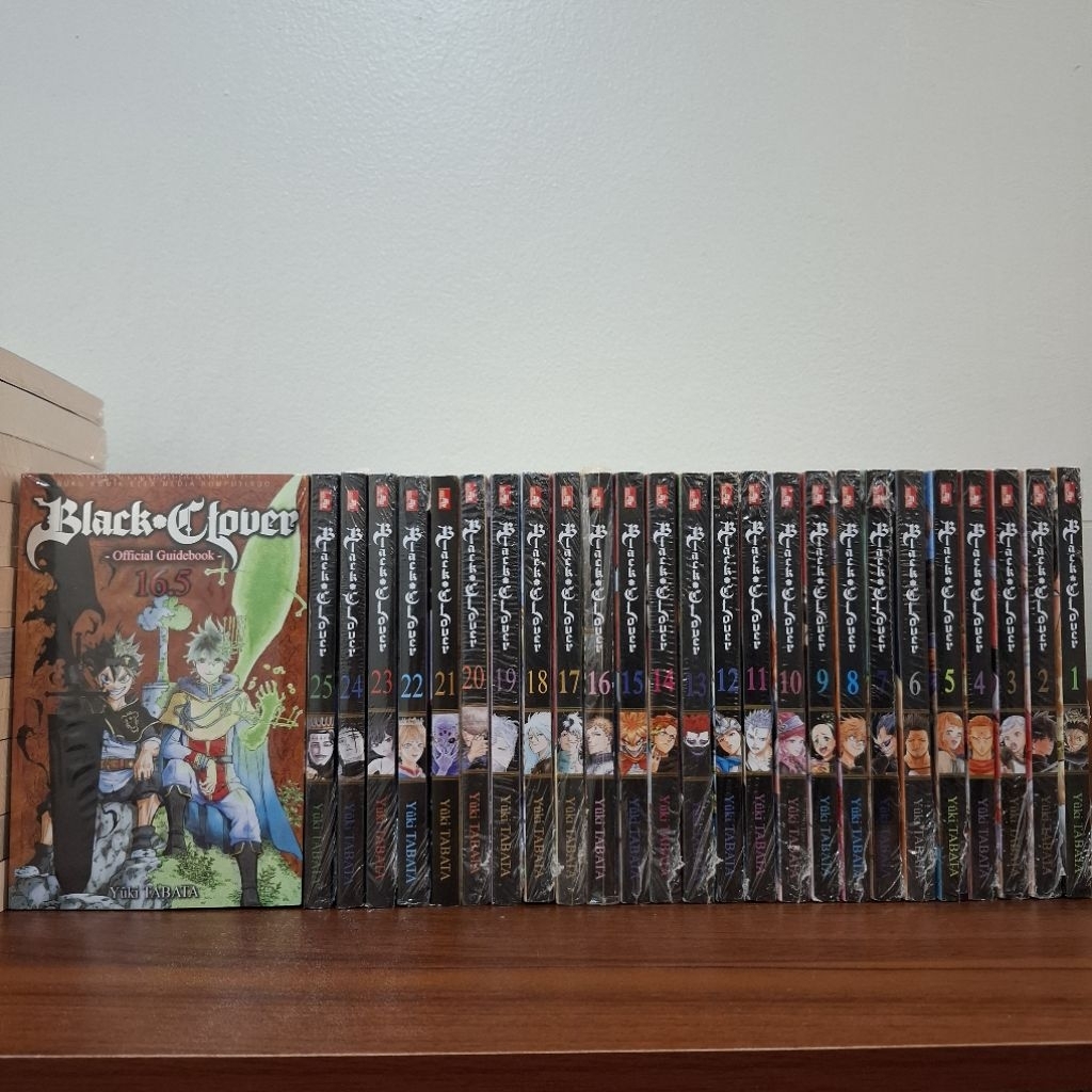 Komik set Black Clover Vol 1-25 + Vol 16.5