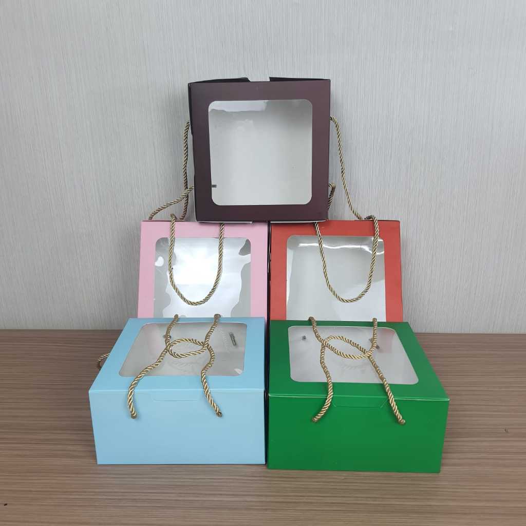 

Cake Box / Box Kue / Box dengan pita + tali cantik Uk 20x20x10cm
