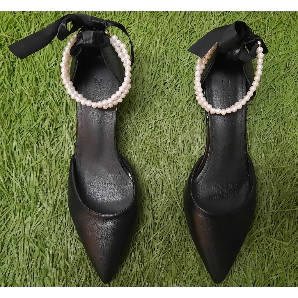 Preloved Sepatu Pesta Wanita Hitam Tali Mutiara Size 36