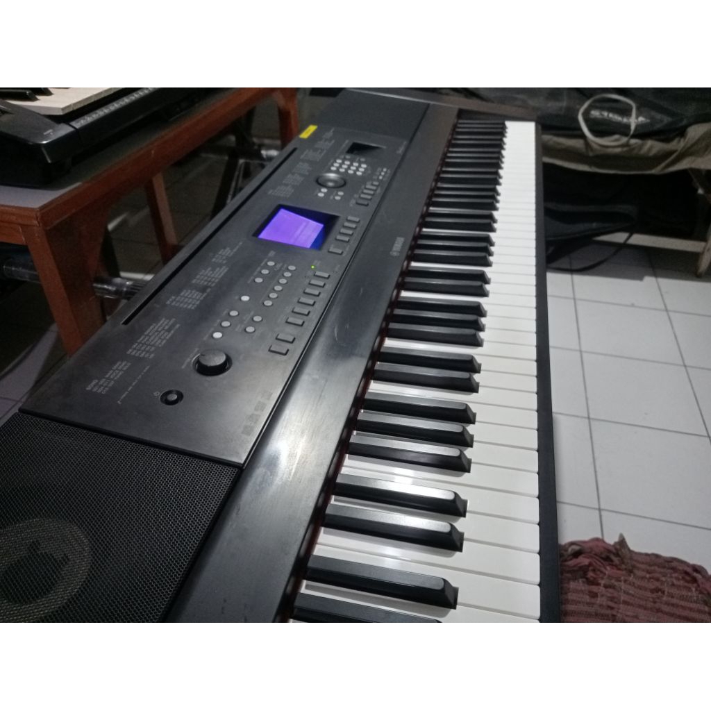 Keyboard Yamaha DGX650