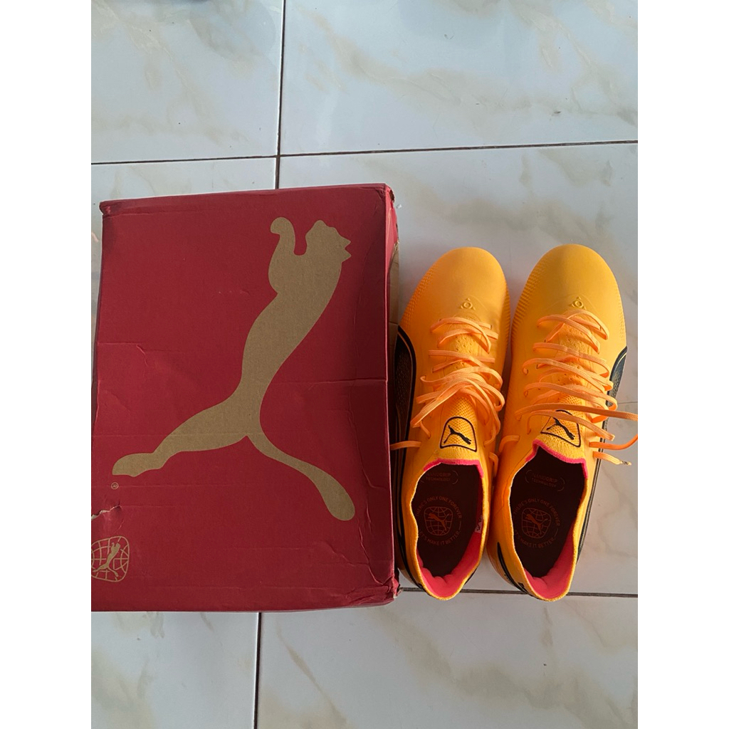 SEPATU BOLA - PUMA KING ULTIMATE FG