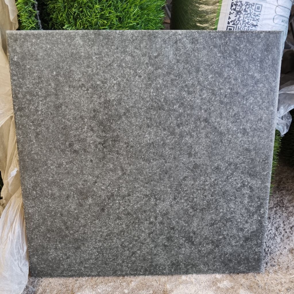 Keramik 30x30 Hitam Everest (kasar) / keramik lantai kasar/ keramik teras/ keramik garasi/ keramik l