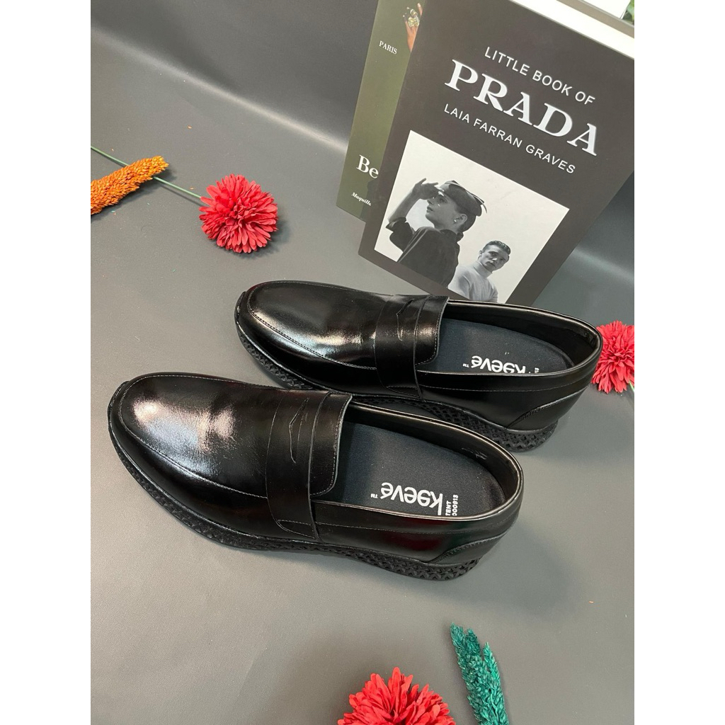 Preloved Keeve Flexurion Slip-On Height-Increasing Shoes/Sepatu Peninggi Badan for Men/Pria in Black