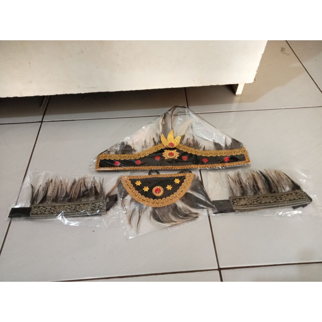 1 paket aksesoris bulu papua, mahkota bulu, kalung bulu, gelang tangan bulu dan gelang kaki bulu