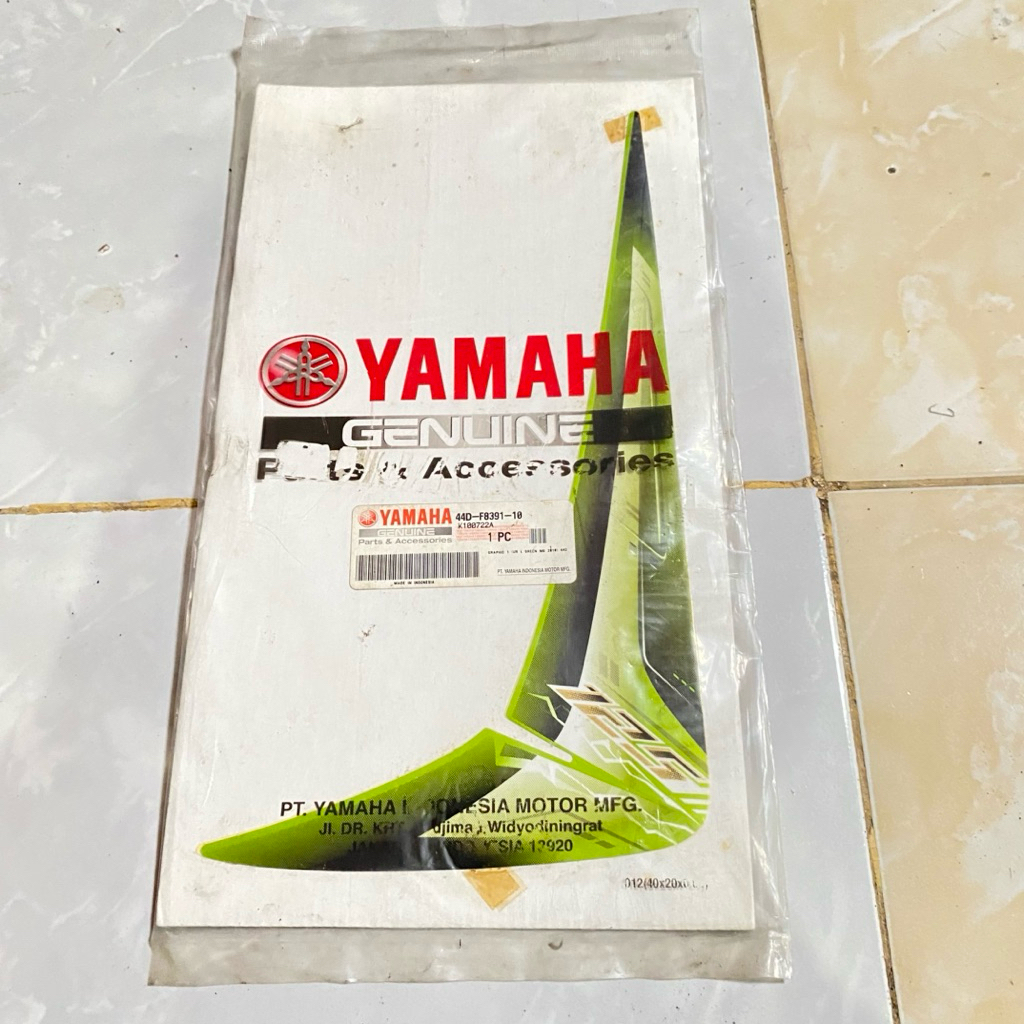 Striping stiker SAYAP KIRI Yamaha Xeon karbu 2010 Hijau original YGP 44D-F8391-10