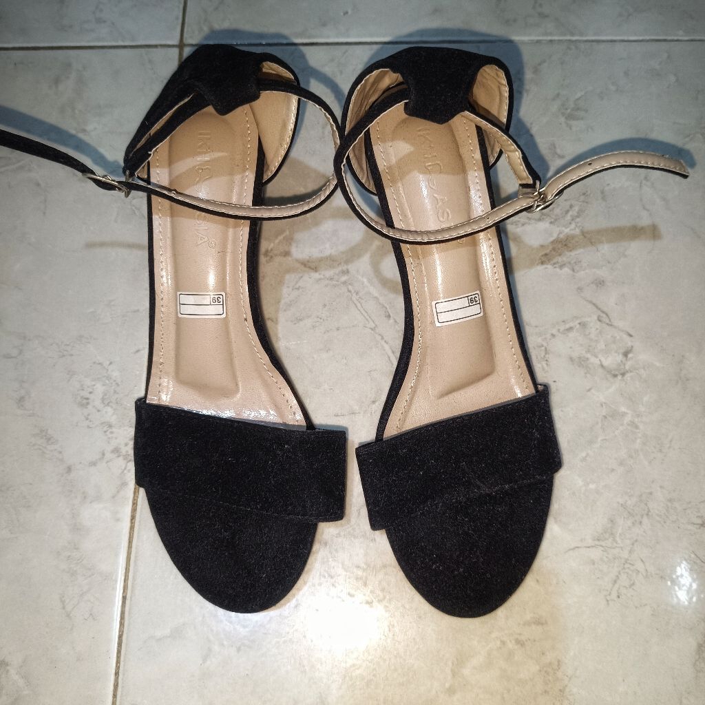 Sandal Heels Hitam Wanita dengan Tali Panjang Kaki 23,5-24cm
