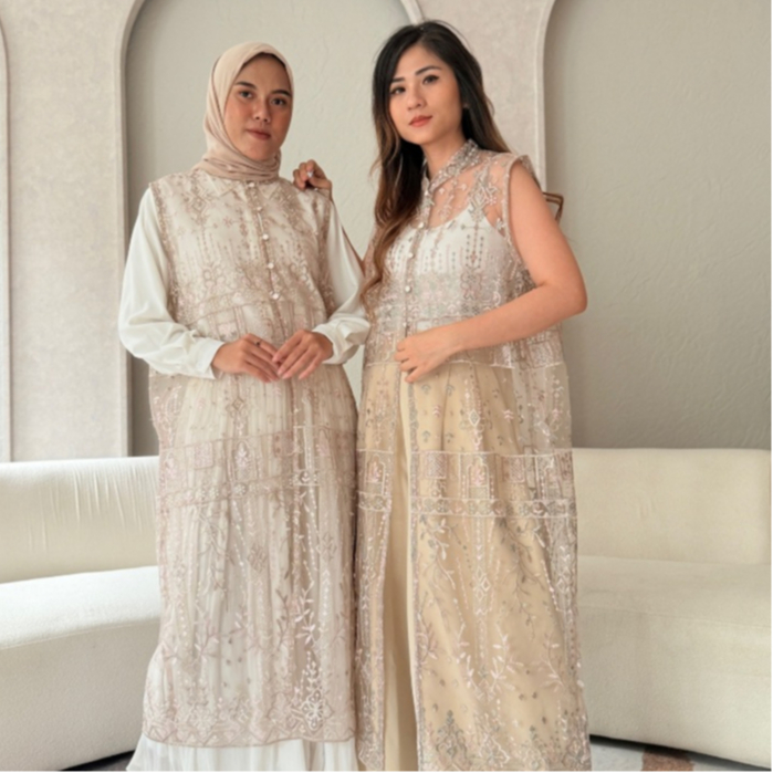 Kareen Outer Brukat – Long Cardi Etnik Tanpa Lengan Wanita Elegan