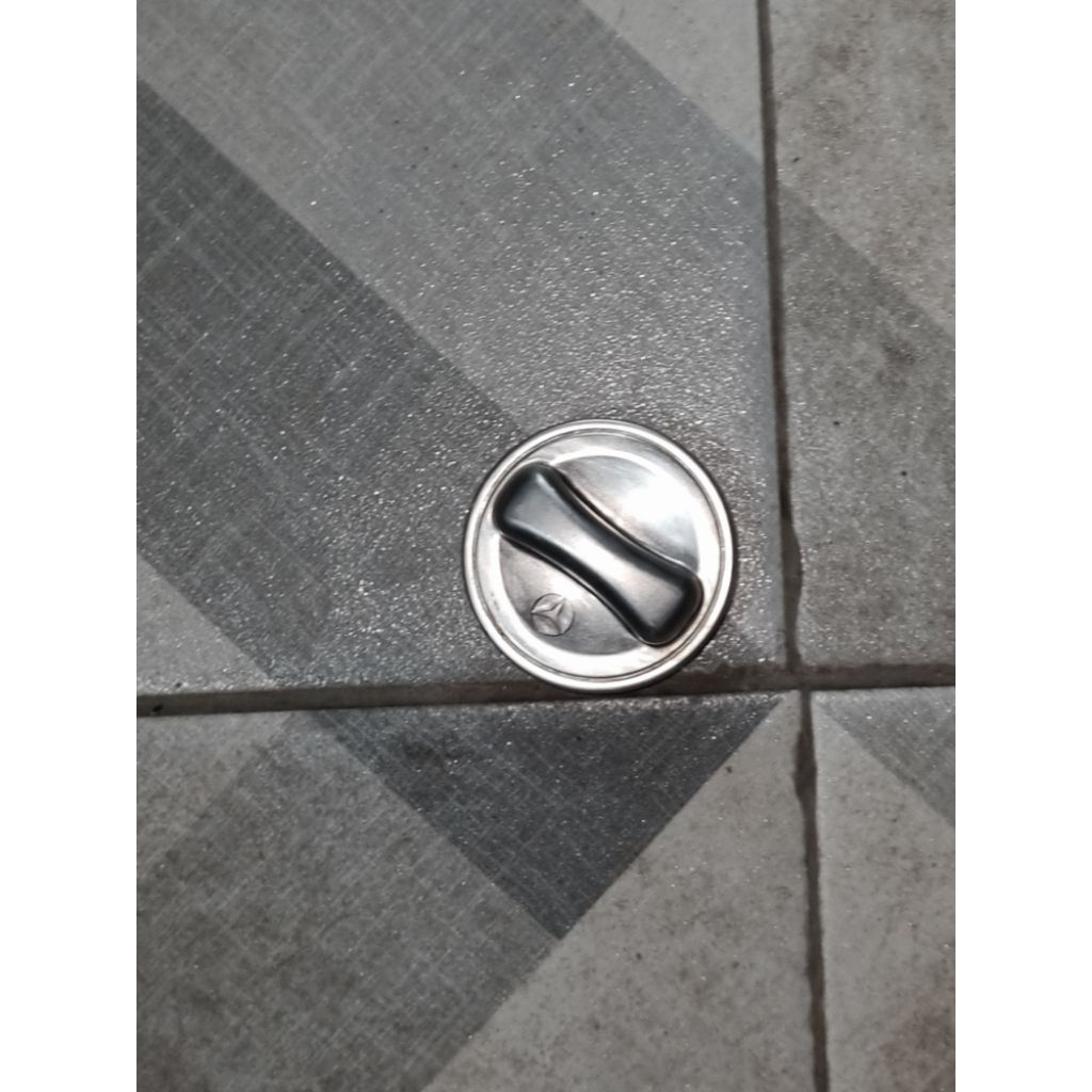 tutup bensin mercedes benz w124