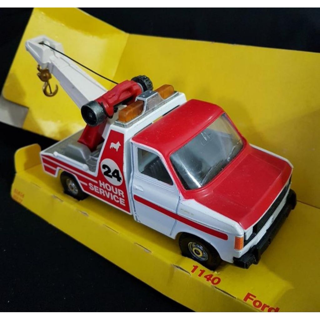 CORGI 1140 England Ford Towing Truck