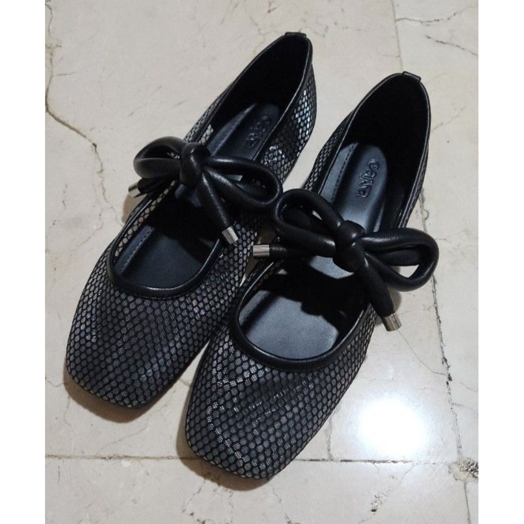 (Preloved) CAJSA RUI Grids Black - Size 38