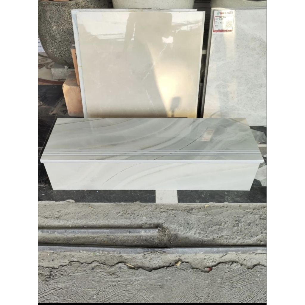 granit lantai anak tangga 30×90 18×90 motif marmer abu muda requst costum ukuran