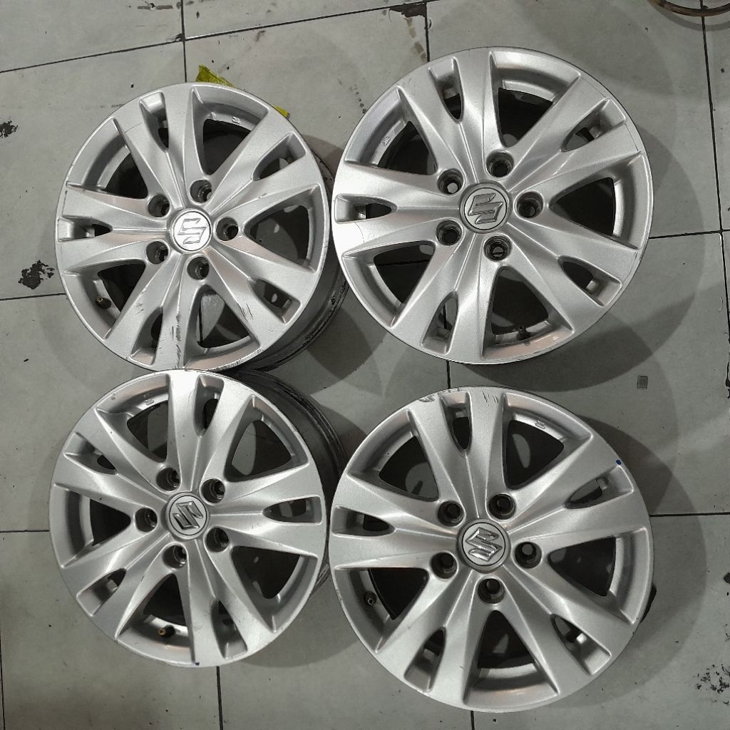Velg Oem Copotan Standar Mobil Ertiga Ring 15 R15