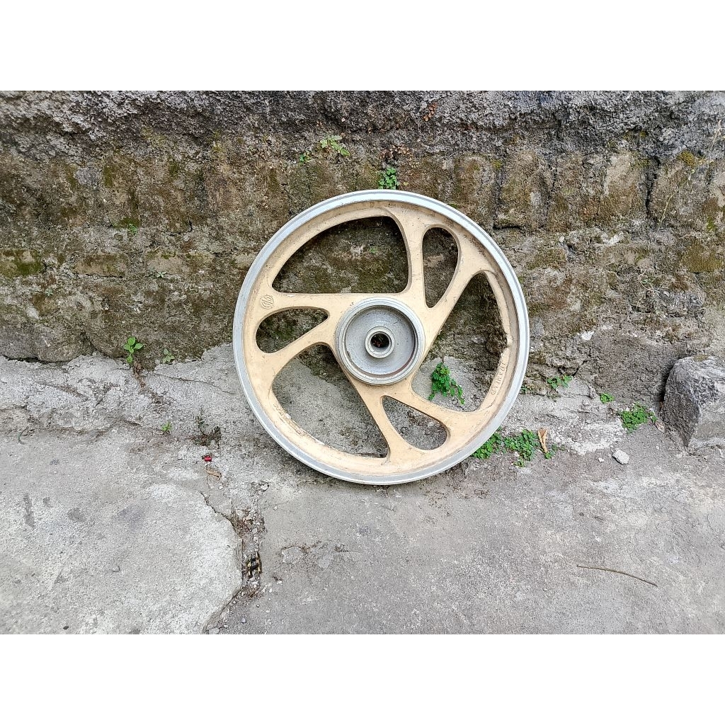 velg belakang grand lawasan