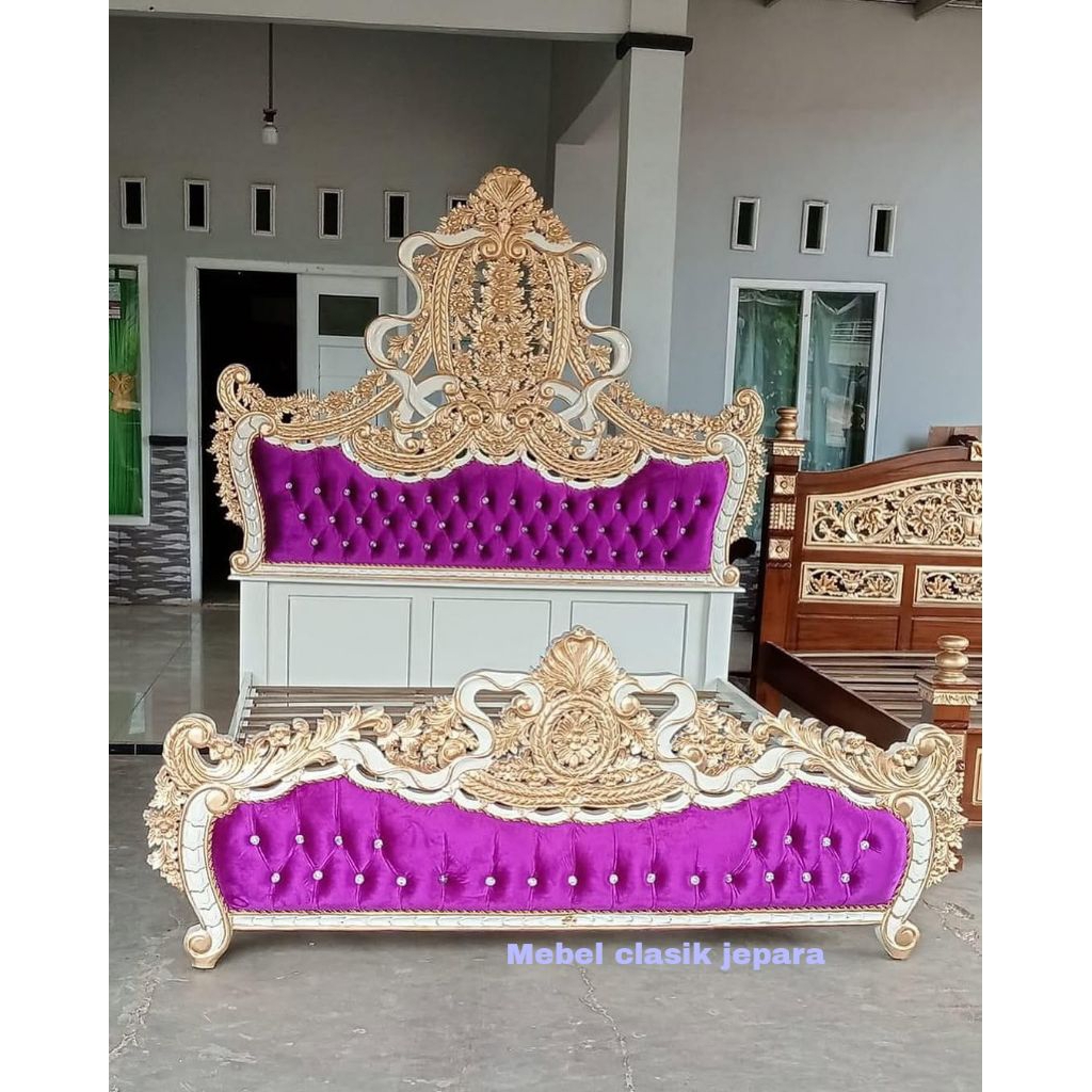 Tempat Tidur ukir jati/Dipan ukir kayu jati Tua