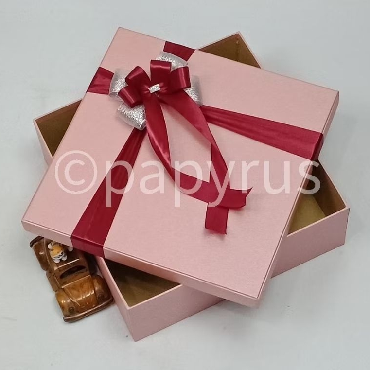 

PAPYRUS 30x30 Tinggi 8cm Kotak Kado Gift Box Hardbox Hampers Hadiah V1
